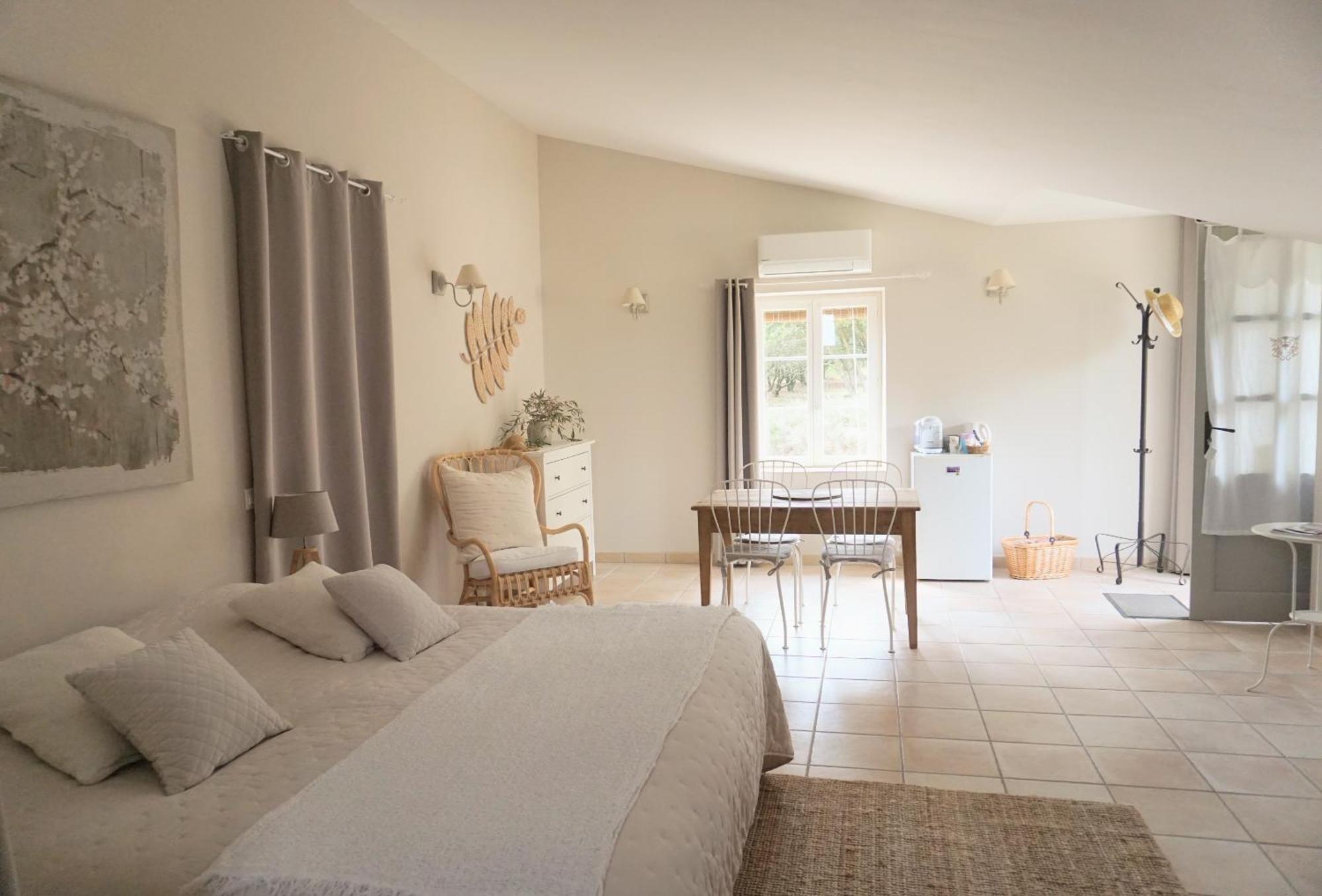 La Ferme Les Eybrachas Hotel Reauville Ruang foto